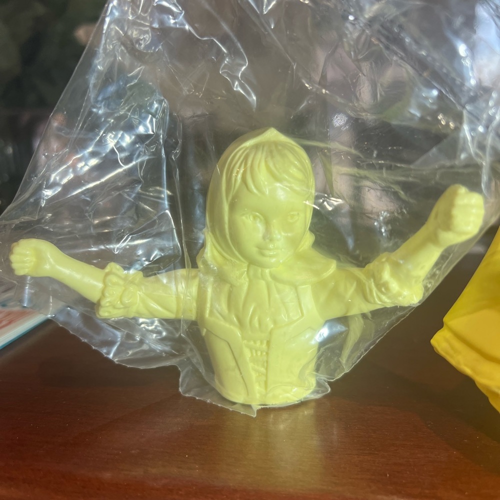 Vintage Avon Yellow Swinging Girl Figurine
“ Skip a Rope “ Perfume Bottle - Picture 5 of 9